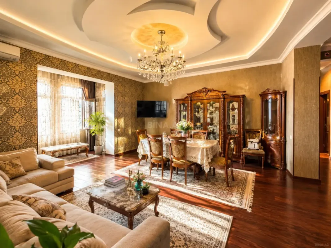 Satılır 6 otaqlı həyət evi 250 m²