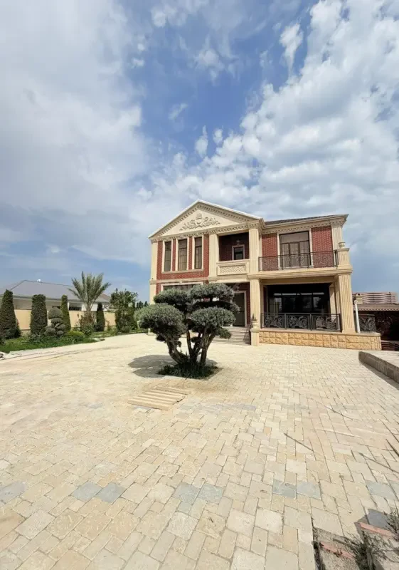 Satılır 5 otaqlı həyət evi 250 m²