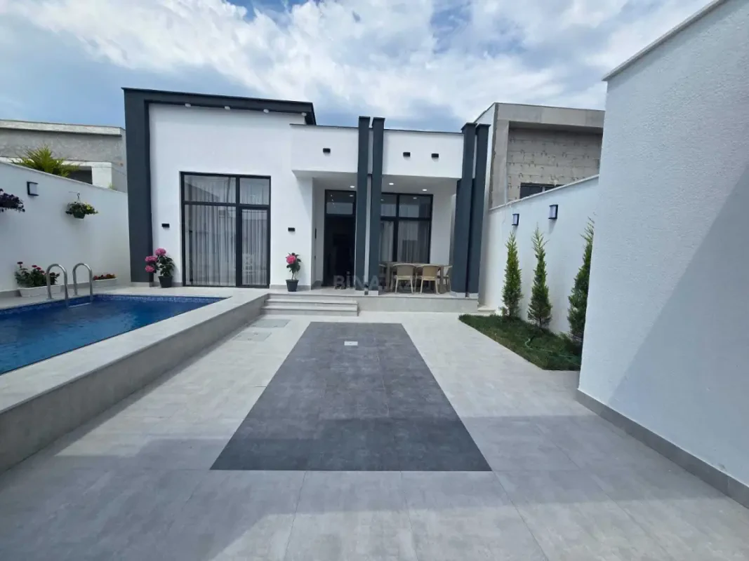 Satılır 4 otaqlı həyət evi 100 m²