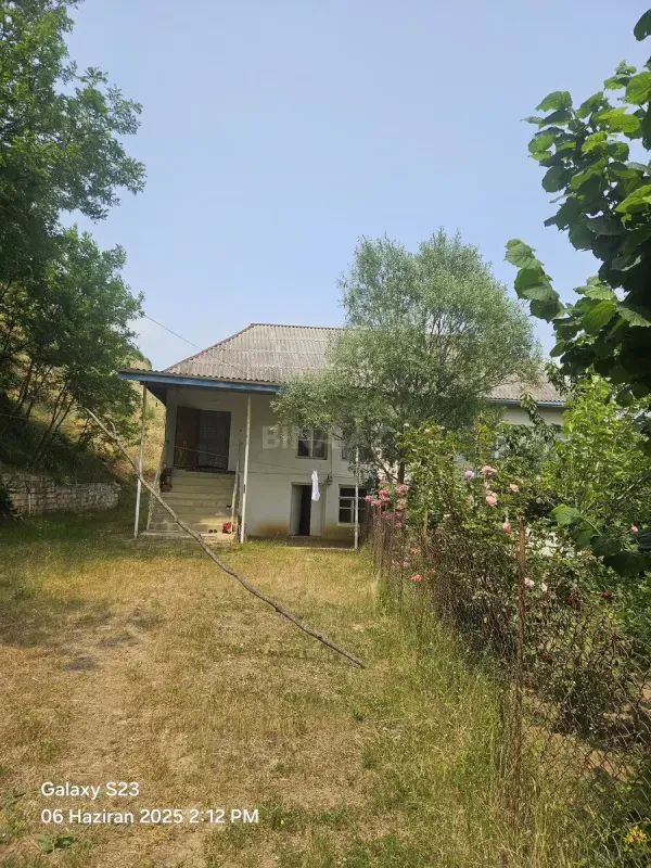 Satılır 5 otaqlı həyət evi 196 m²