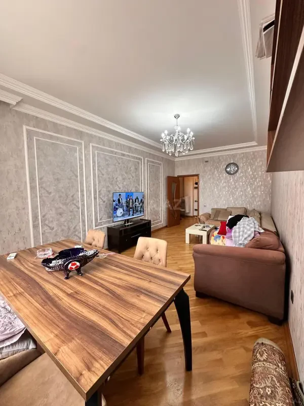 Satılır 2 otaqlı mənzil 67 m²