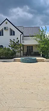 Kirayə verilir 4 otaqlı həyət evi 200 m² — Bakı, Novxanı 4 otaq 200.00 m²
