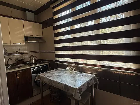 Kirayə verilir 3 otaqlı mənzil 47 m² — Bakı, Memar Əcəmi yanı 3 otaq 47.00 m²