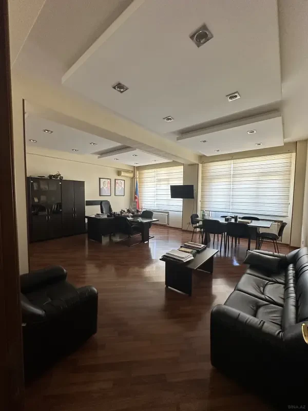 Satılır 8 otaqlı mənzil 420 m²