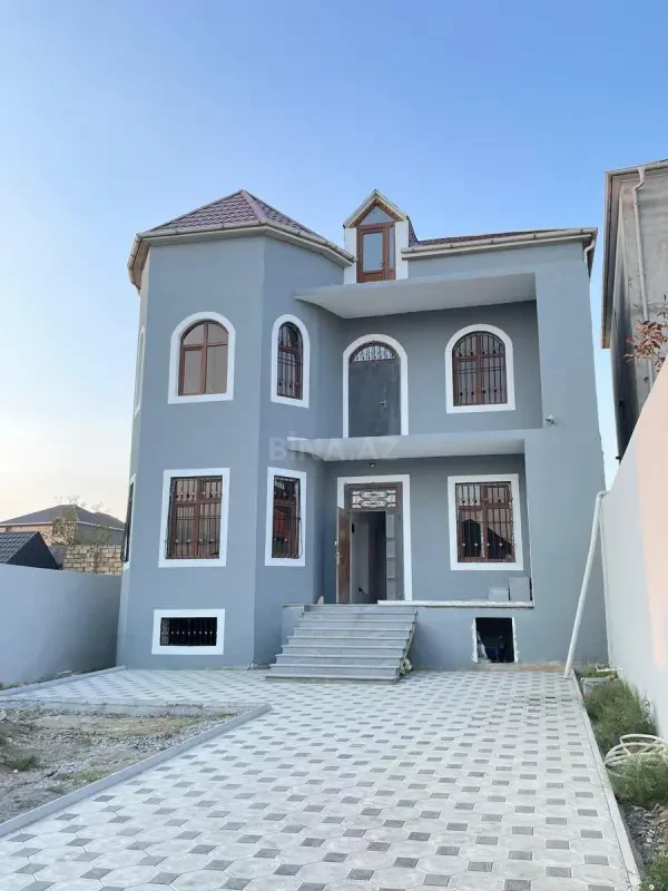 Satılır 6 otaqlı həyət evi 270 m²