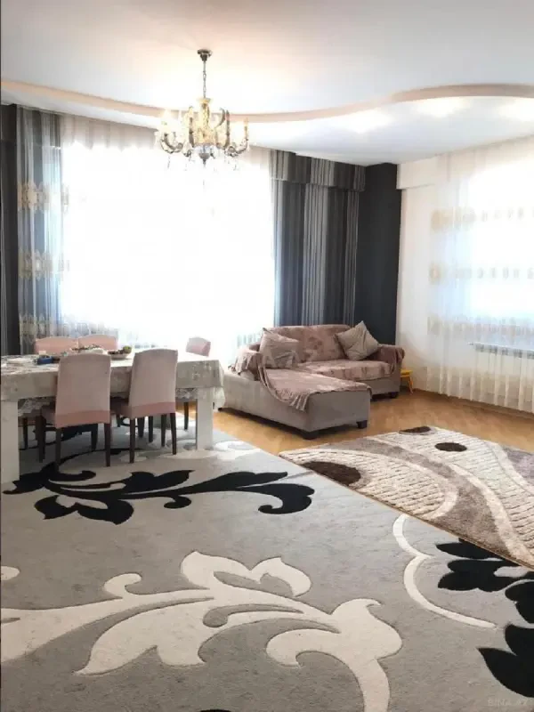 Satılır 3 otaqlı mənzil 111 m²