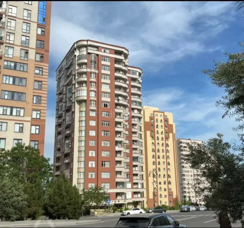 Satılır 3 otaqlı mənzil 102 m²