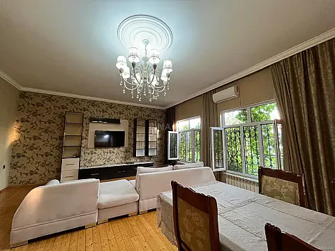 Kirayə verilir 4 otaqlı həyət evi 130 m² — Bakı, Səbail 4 otaq 130.00 m²