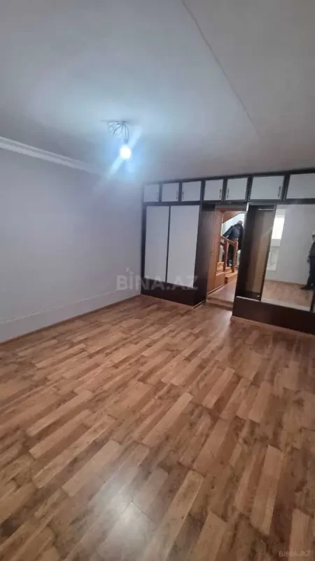 Satılır 4 otaqlı mənzil 145 m²