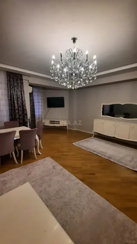 Kirayə verilir 3 otaqlı mənzil 150 m²