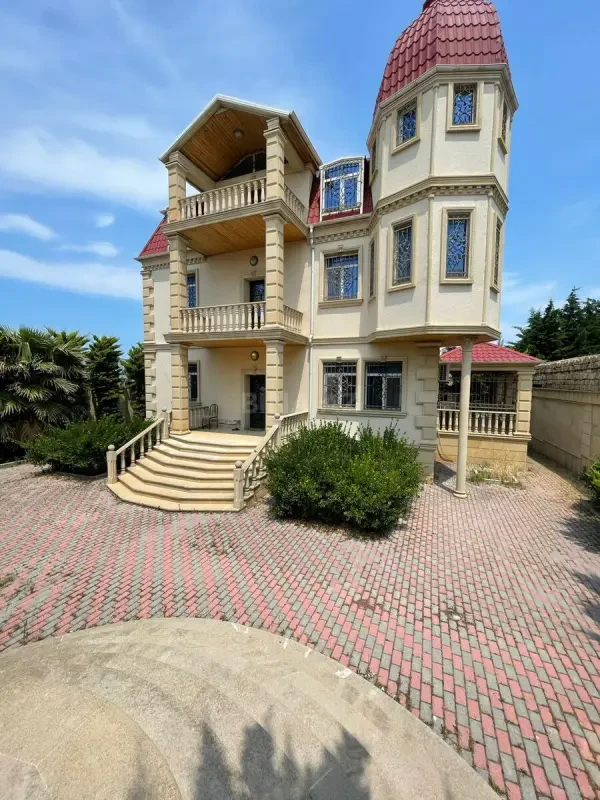 Satılır 6 otaqlı həyət evi 465 m²