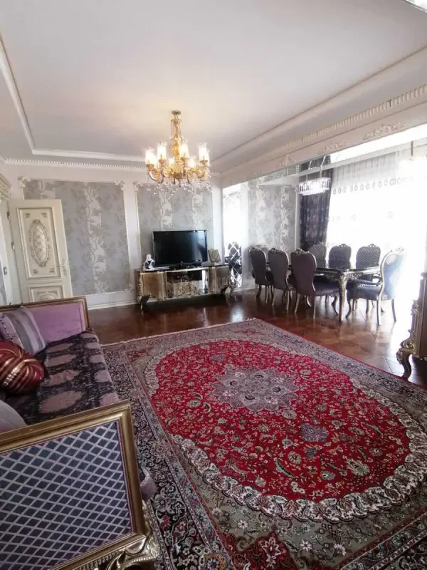Satılır 4 otaqlı mənzil 185 m²
