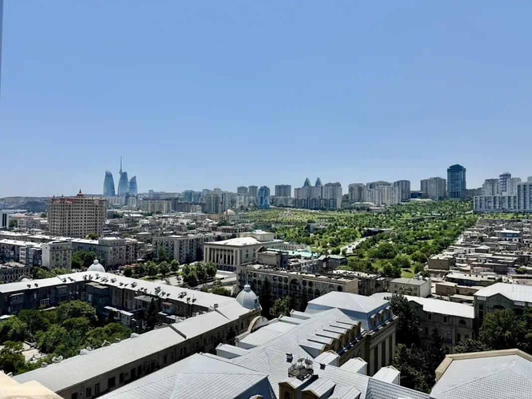 Satılır 3 otaqlı mənzil 170 m²