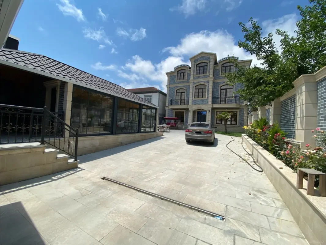 Satılır 6 otaqlı həyət evi 300 m²