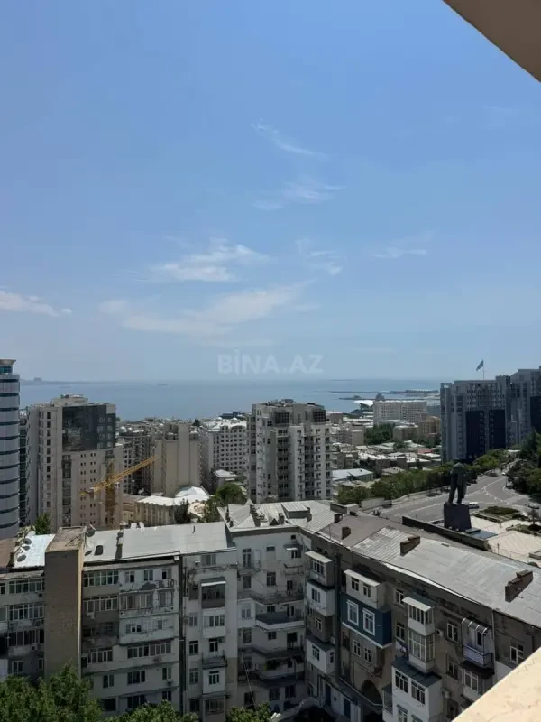 Kirayə verilir 4 otaqlı mənzil 200 m²