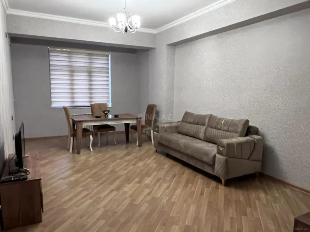 Satılır 3 otaqlı mənzil 130 m²