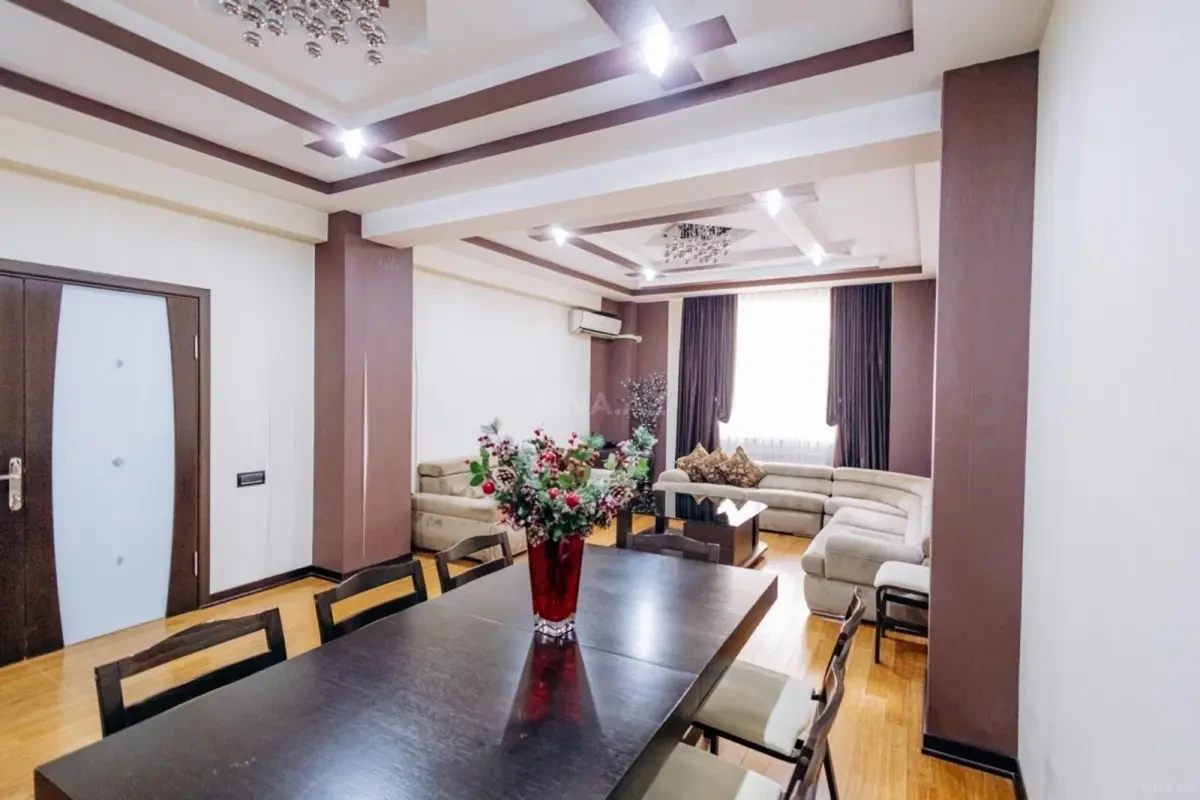 Kirayə verilir 3 otaqlı mənzil 139 m²