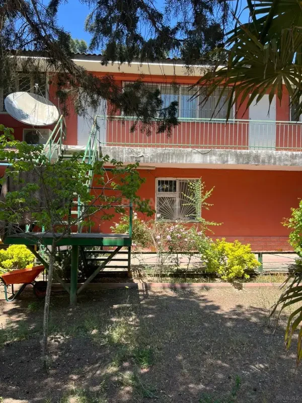 Satılır 8 otaqlı həyət evi 220 m²