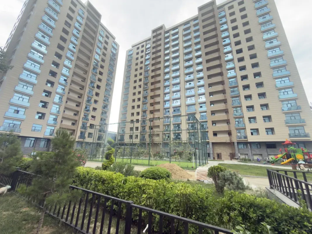 Kirayə verilir 3 otaqlı mənzil 130 m²