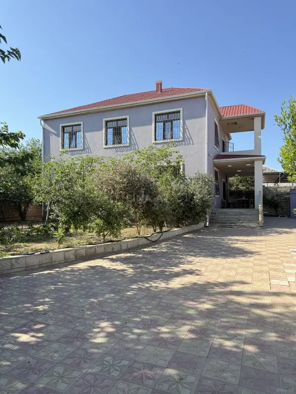 Satılır 6 otaqlı həyət evi 200 m²