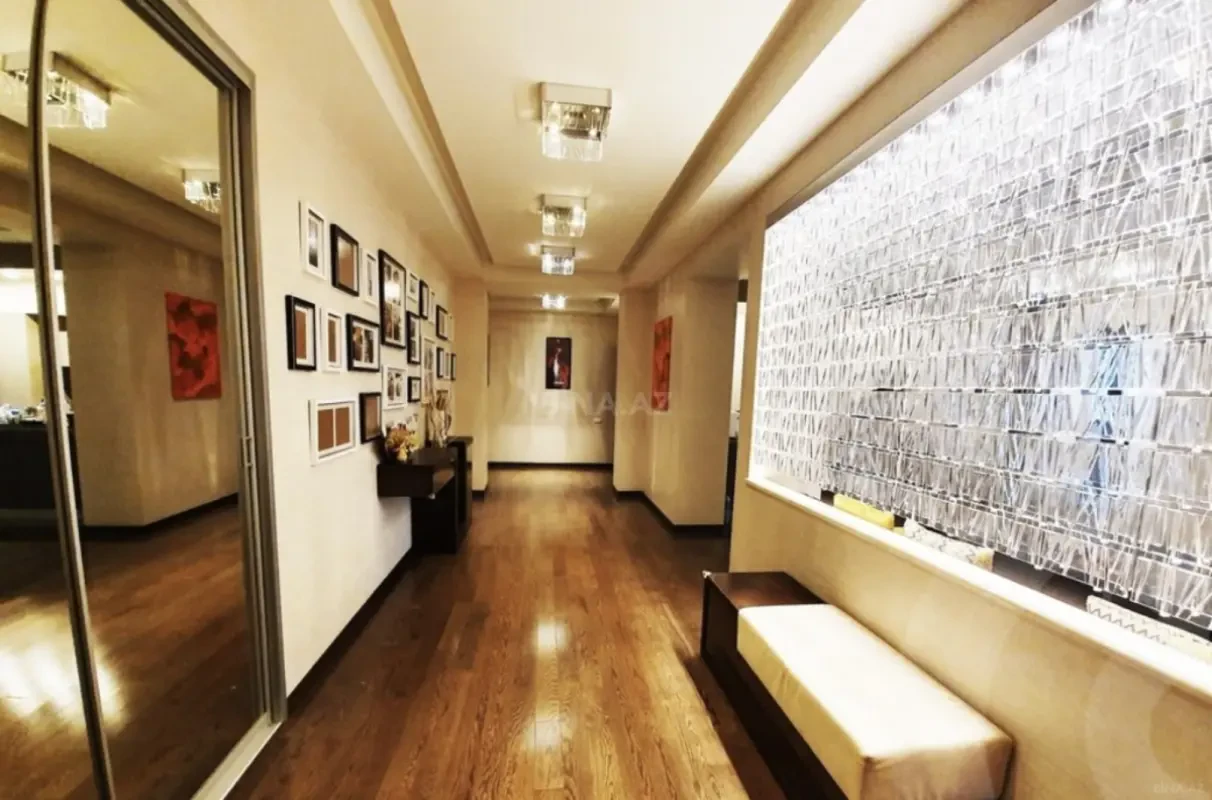Satılır 4 otaqlı mənzil 185 m²