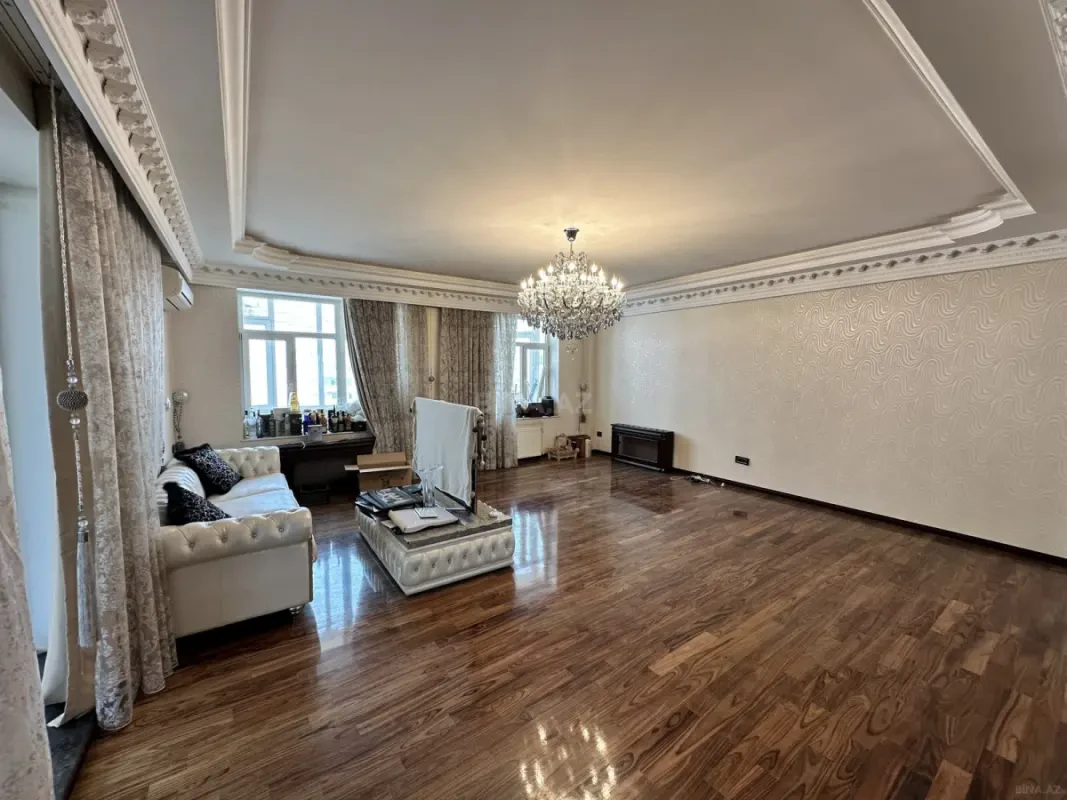 Satılır 5 otaqlı mənzil 450 m²