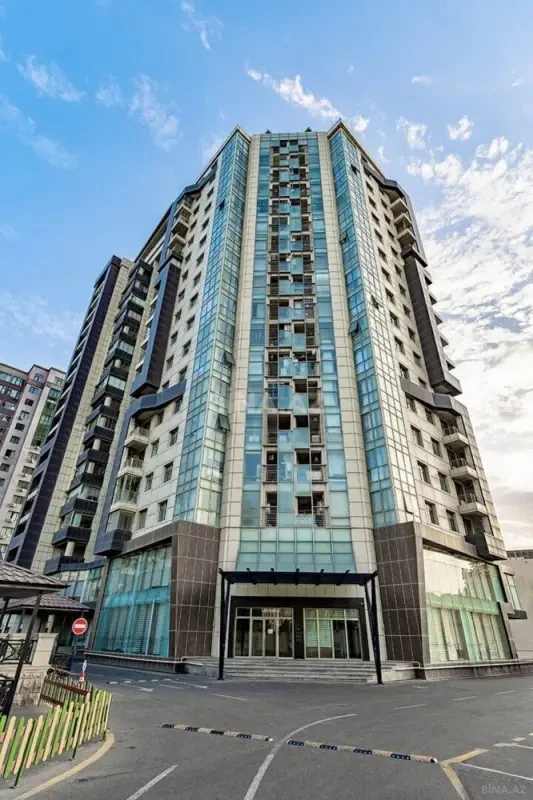 Satılır 3 otaqlı mənzil 135 m²
