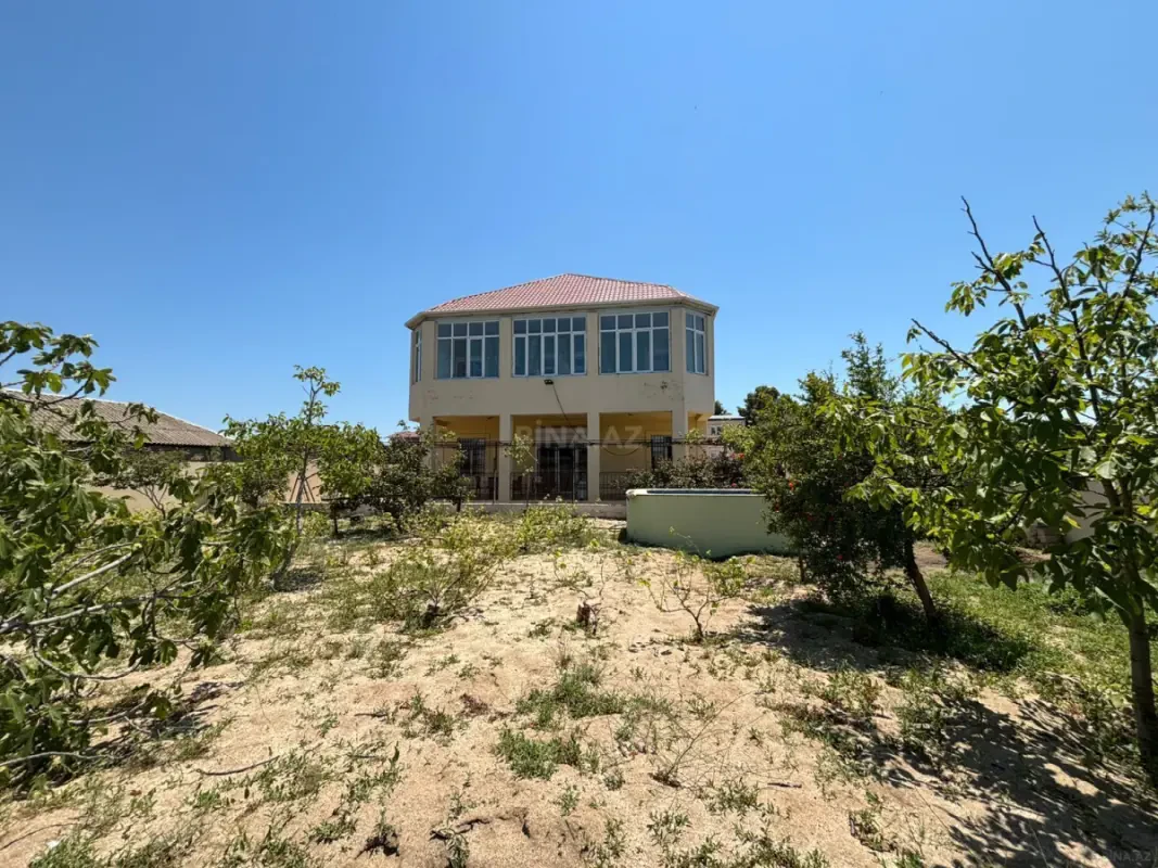 Satılır 9 otaqlı həyət evi 306 m²