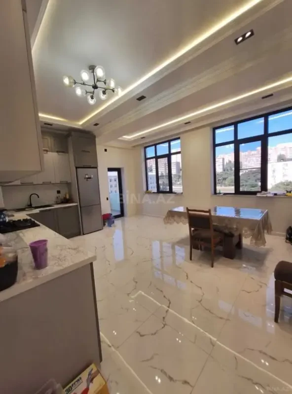 Satılır 3 otaqlı mənzil 143 m²