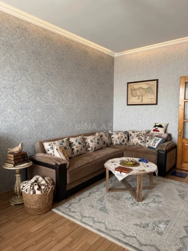 Satılır 4 otaqlı mənzil 120 m²