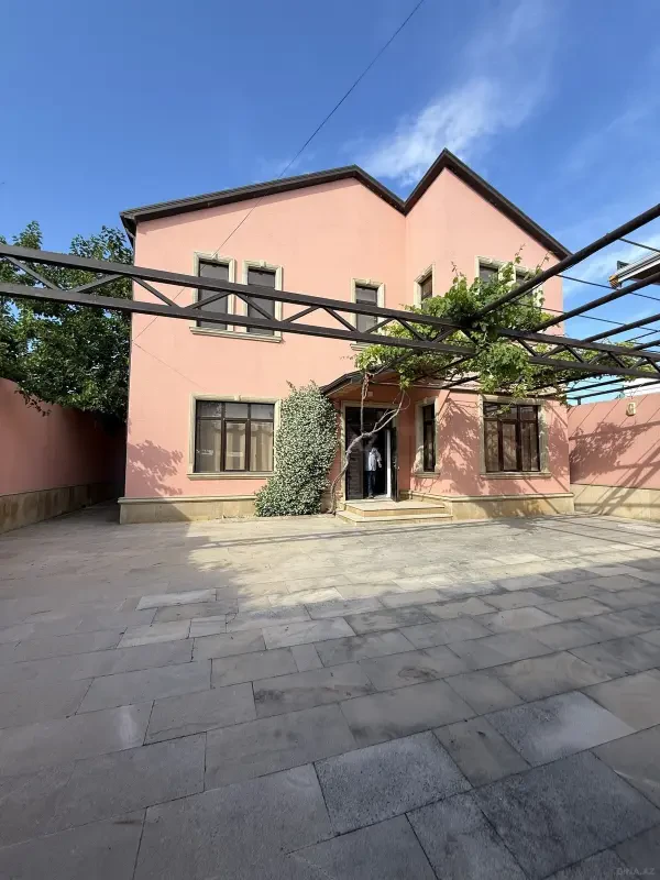 Satılır 4 otaqlı həyət evi 250 m²