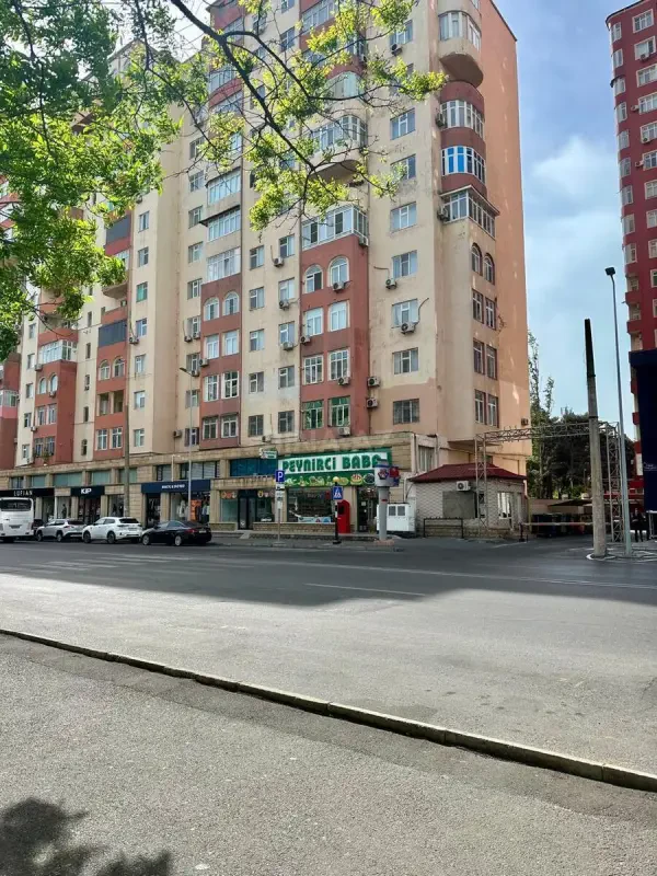 Satılır 3 otaqlı mənzil 127.7 m²
