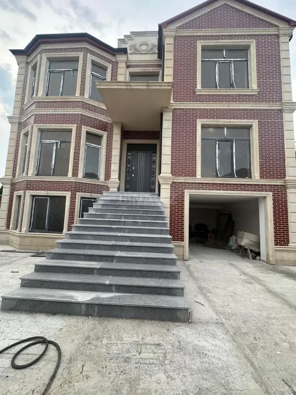Satılır 6 otaqlı həyət evi 350 m²