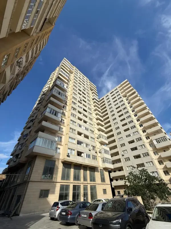Satılır 2 otaqlı mənzil 106 m²