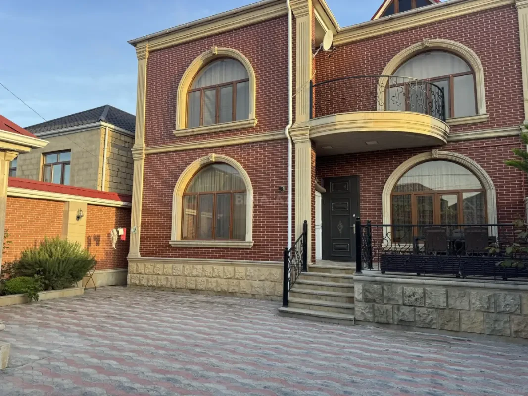 Satılır 7 otaqlı həyət evi 223 m²