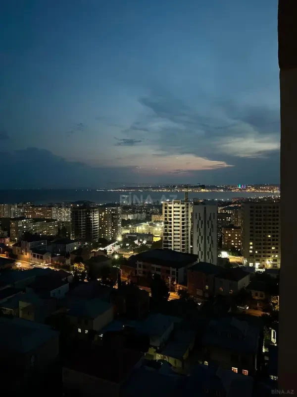 Satılır 4 otaqlı mənzil 125 m²