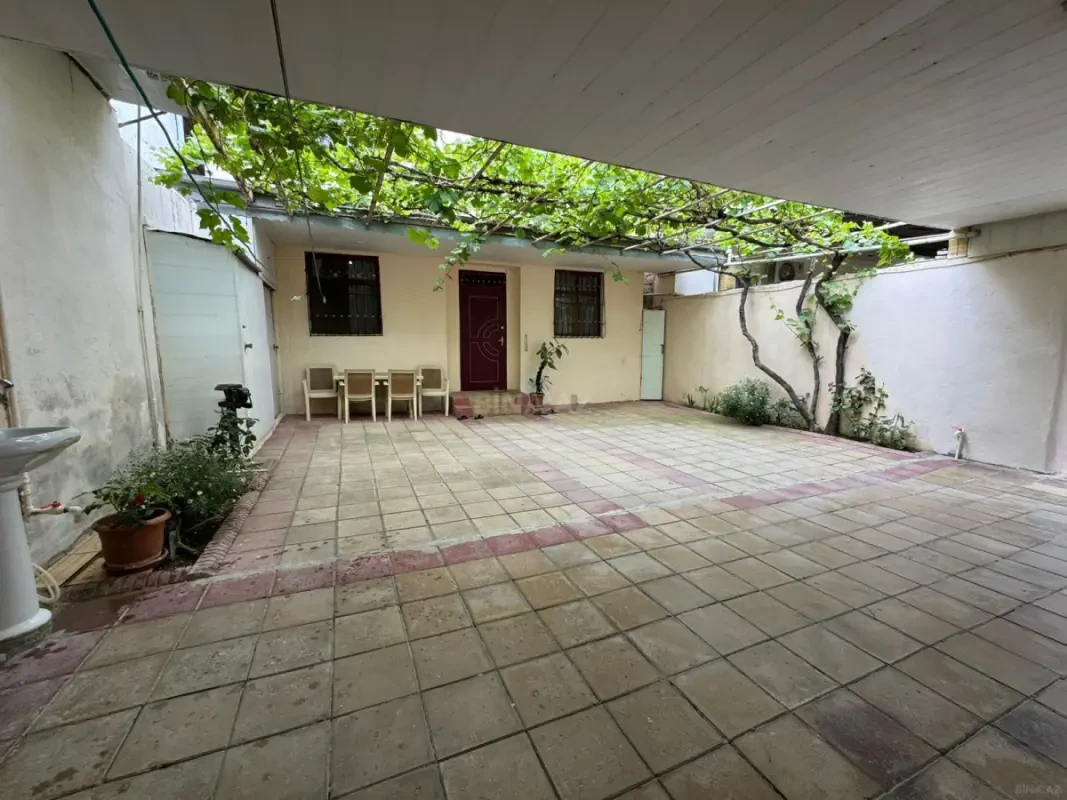 Satılır 5 otaqlı həyət evi 160 m²