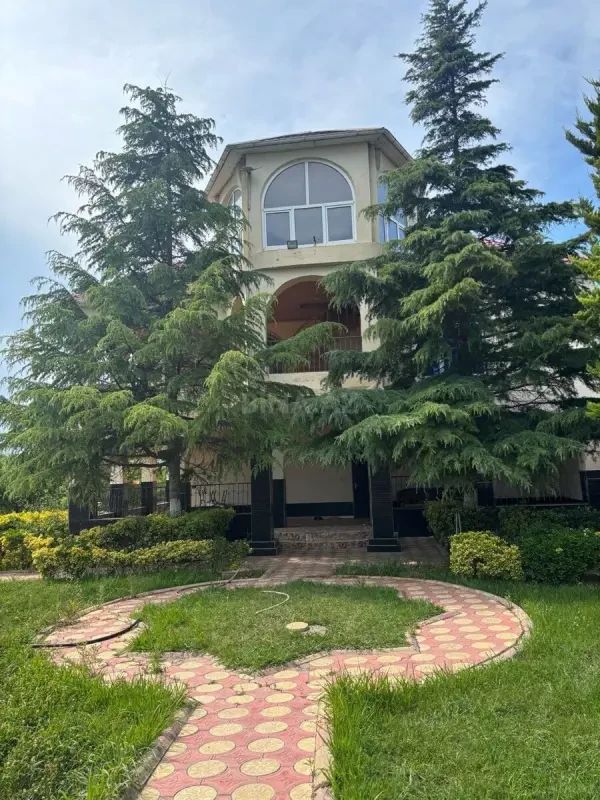 Satılır 6 otaqlı həyət evi 450 m²