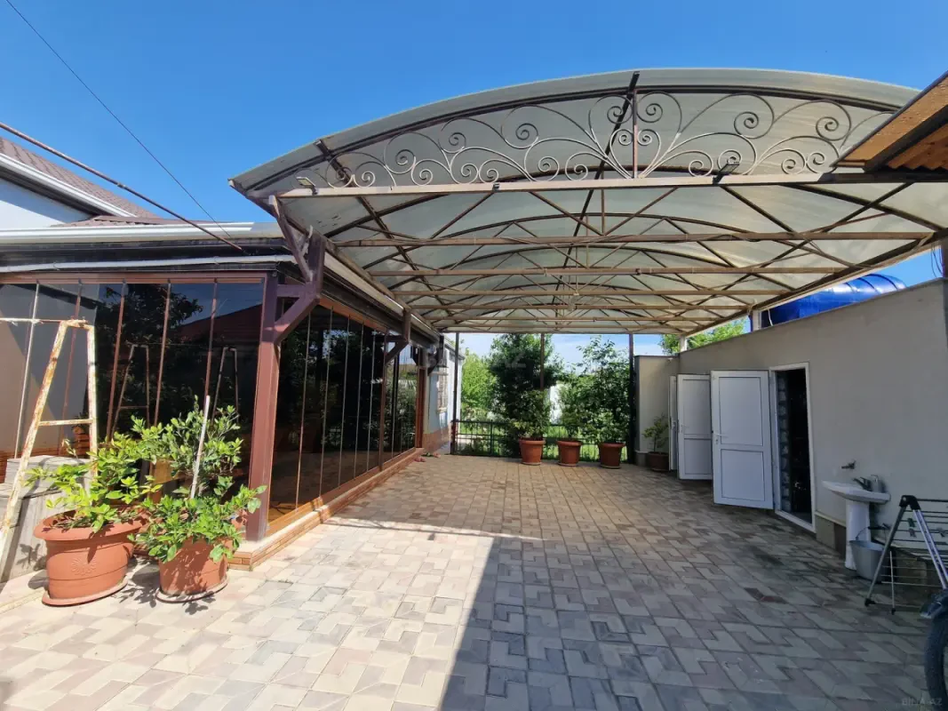 Satılır 7 otaqlı həyət evi 200 m²