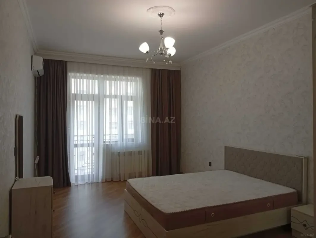 Satılır 2 otaqlı mənzil 102 m²