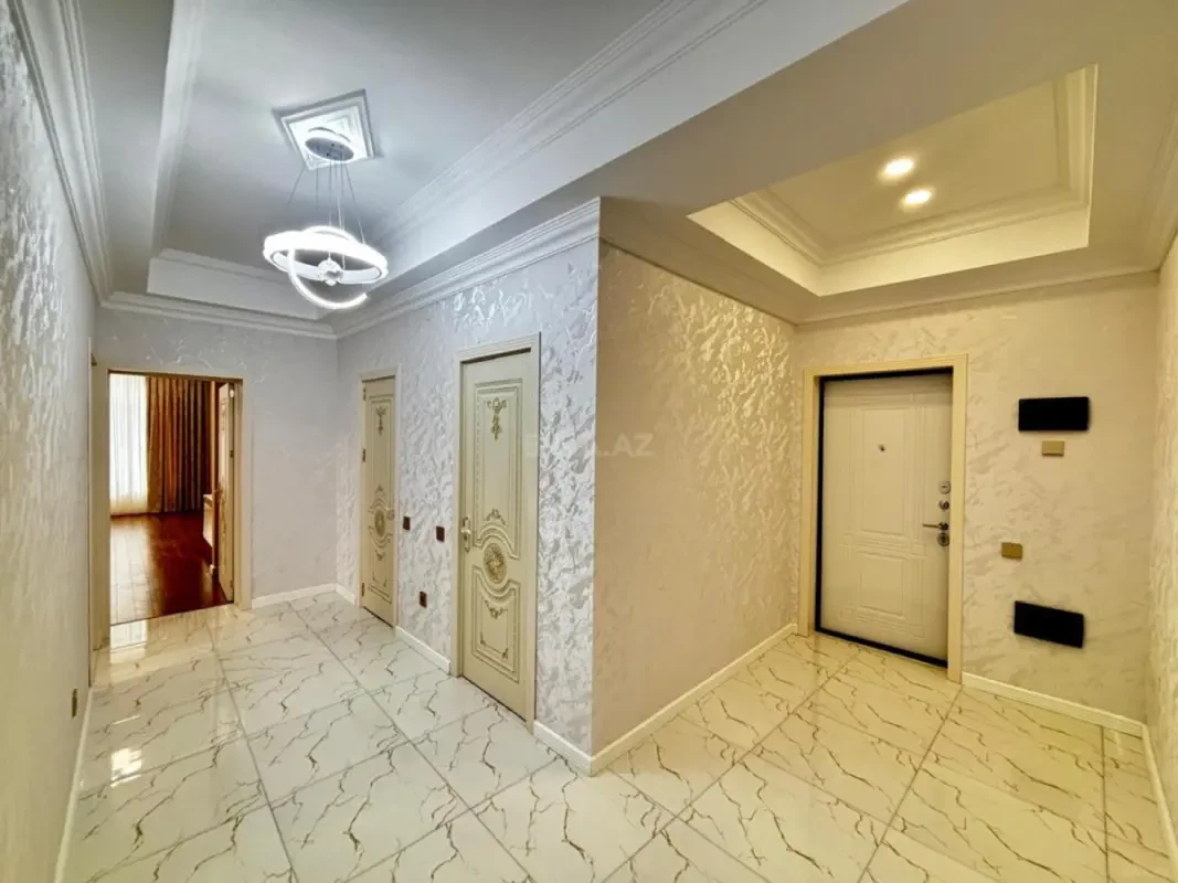 Satılır 3 otaqlı mənzil 101.7 m²