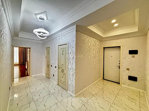 Satılır 3 otaqlı mənzil 101.7 m² — Bakı, İnşaatçılar 3 otaq 101.70 m²