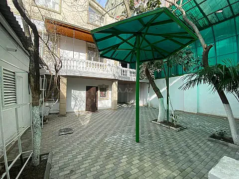 Satılır 8 otaqlı həyət evi 300 m² — Bakı 8 otaq 300.00 m²