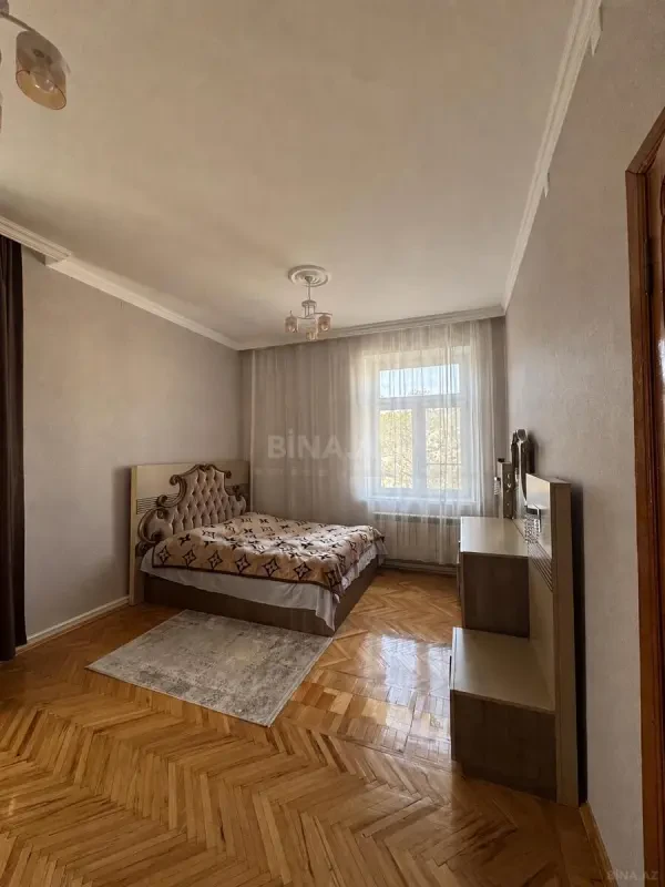 Kirayə verilir 2 otaqlı mənzil 74 m²