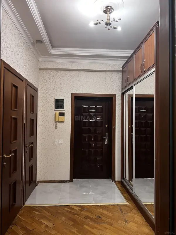 Satılır 3 otaqlı mənzil 125 m²