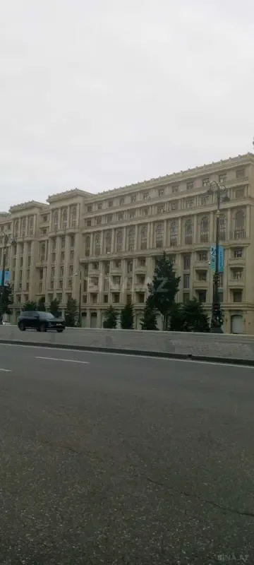 Satılır 4 otaqlı mənzil 147 m²