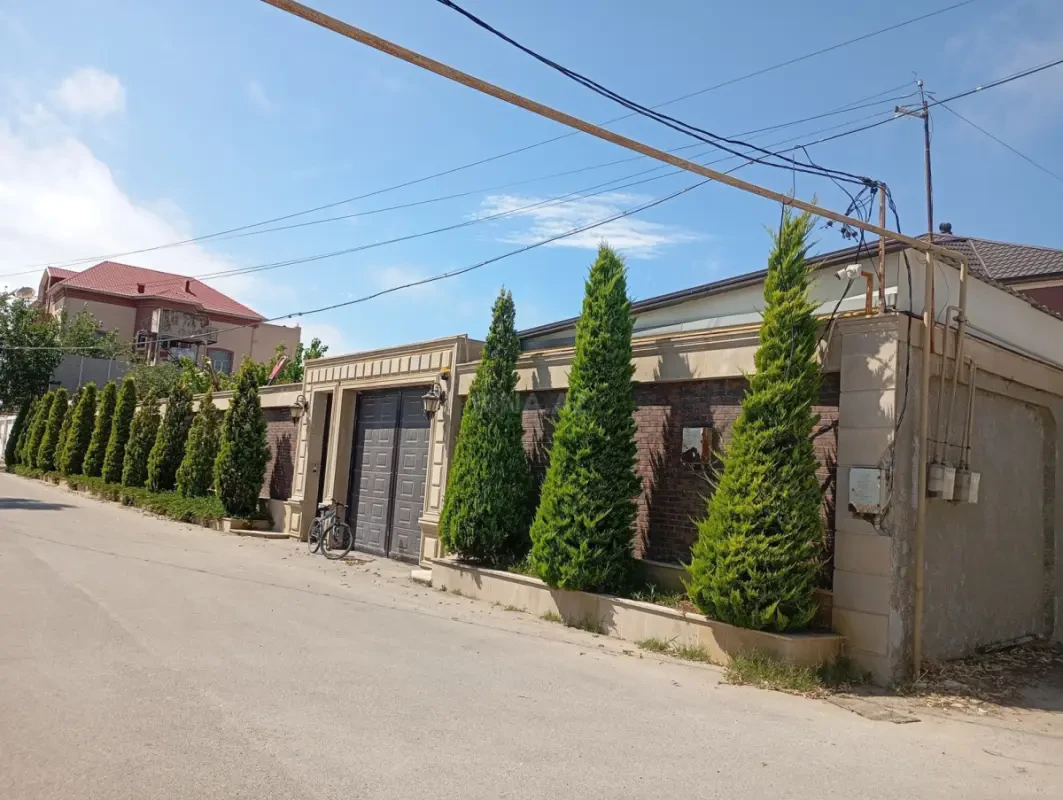 Satılır 20 otaqlı həyət evi 651 m²