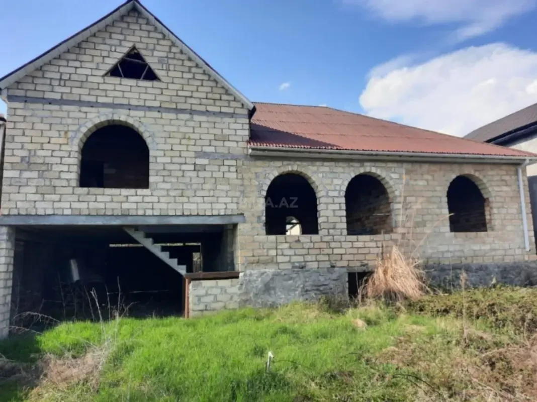 Satılır 5 otaqlı həyət evi 250 m²