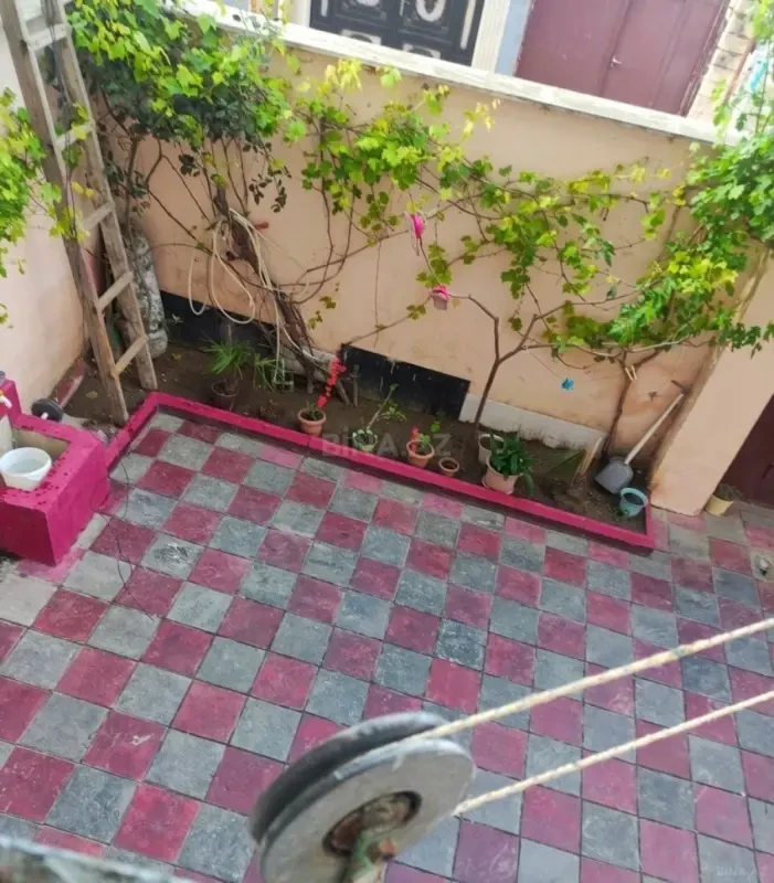 Satılır 5 otaqlı həyət evi 240 m²