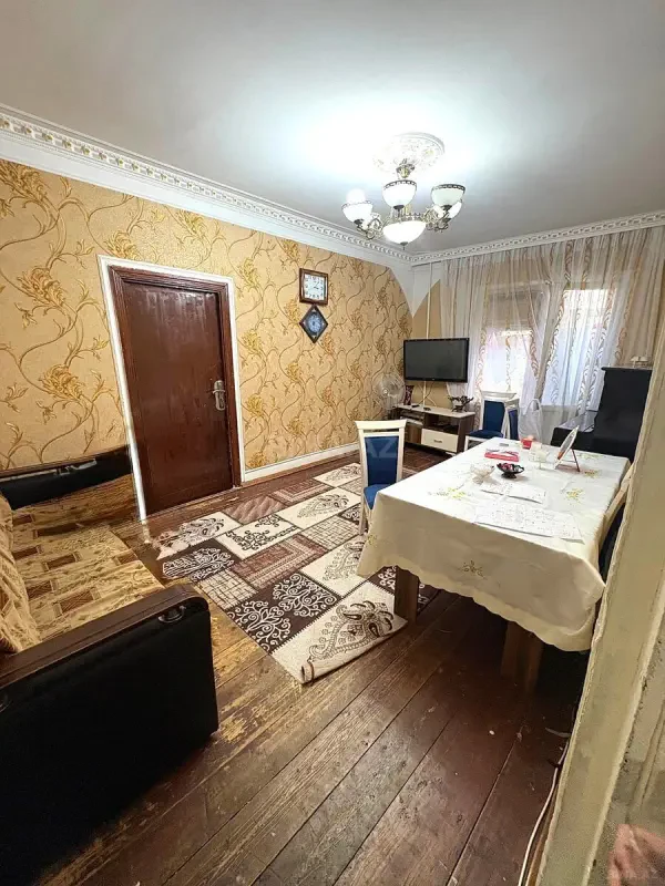 Satılır 5 otaqlı mənzil 130 m²